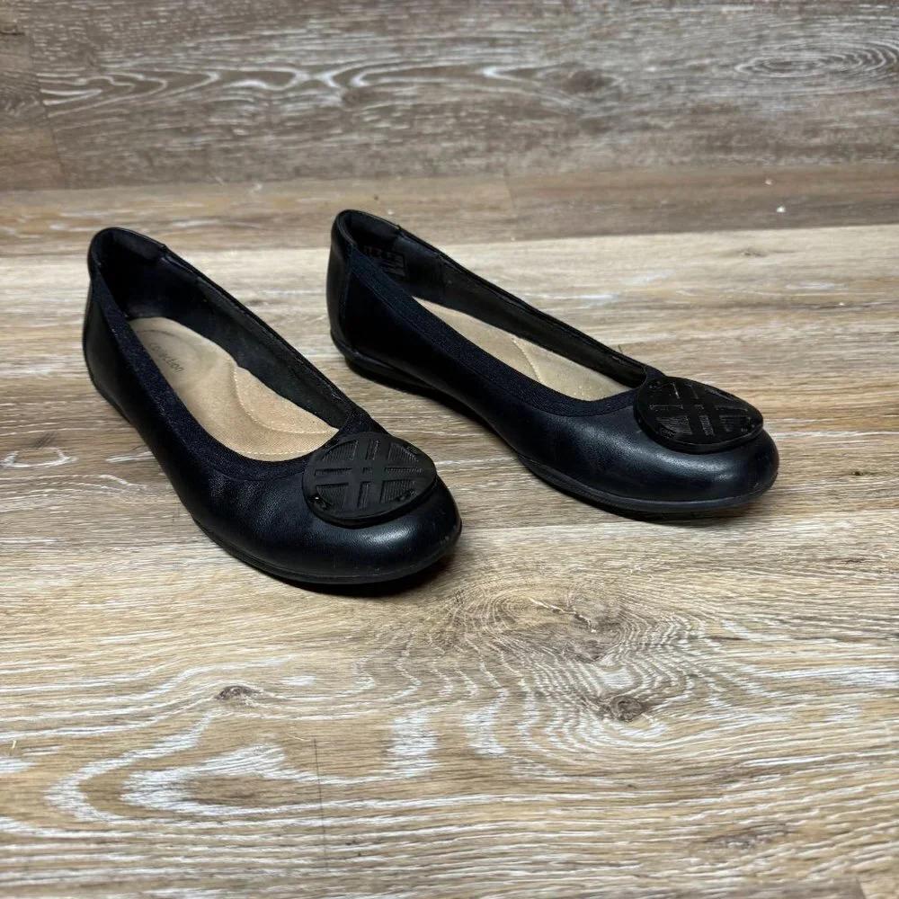 CLARKS Women's Sara Willow Ballet Flat Black Size 6.5